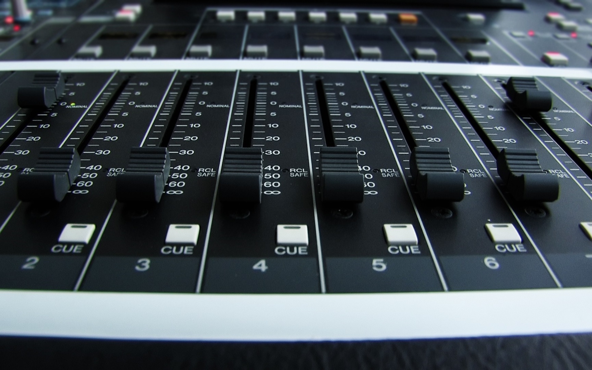 1920×1200-1042555-musical-instrument-music-technology-machine-audio-studios-panels-synthesizer-electronics-amplifiers-multimedia-audio-equipment-electronic-instrument-musical-keyboard-el